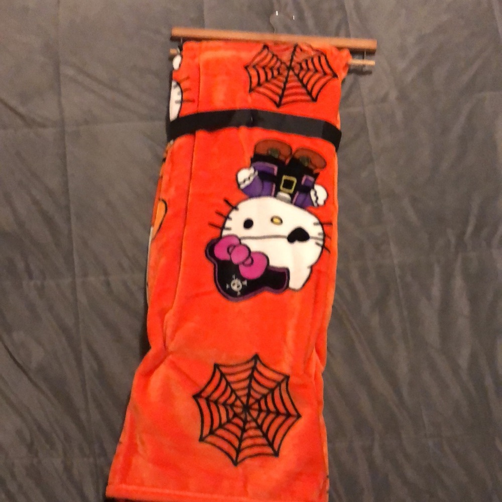 Halloween Hello Kitty throw - Picture 4 of 4